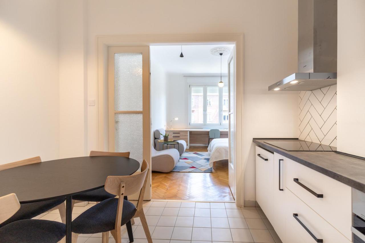 The Palm Springs Apartment Budapest Exterior foto